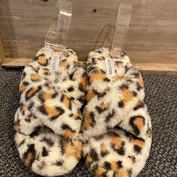 Steve Madden slide in cheetah print house shoes - Picture 2 of 4